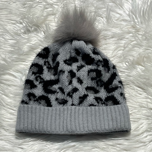 NEW Britts Knits Gray Snow Leopard Women's Pom Hat Beanie - Picture 2 of 9